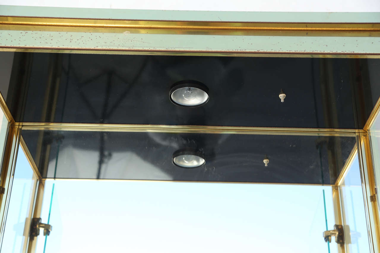 Late 20th Century Mid-Century Brass and Glass Mastercraft Display Cabinet For Sale