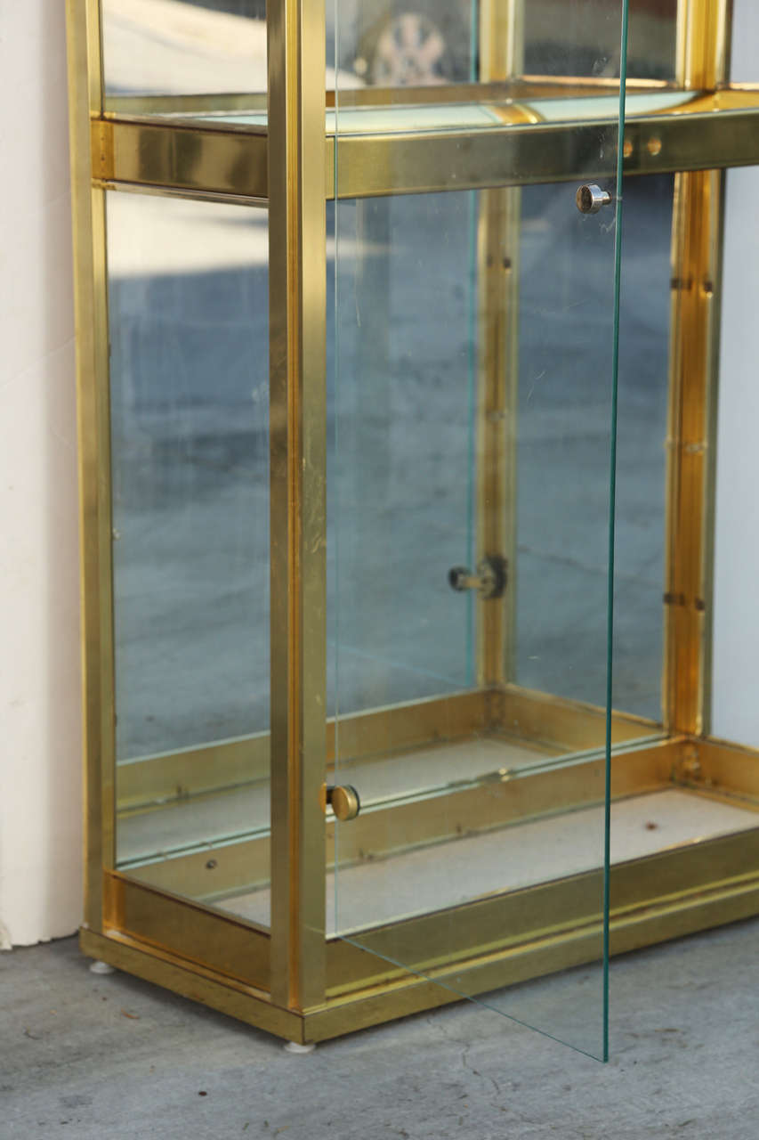 Mid-Century Brass and Glass Mastercraft Display Cabinet For Sale 1