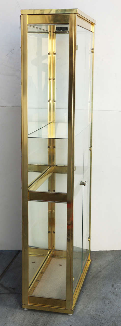 Mid-Century Brass and Glass Mastercraft Display Cabinet For Sale 3