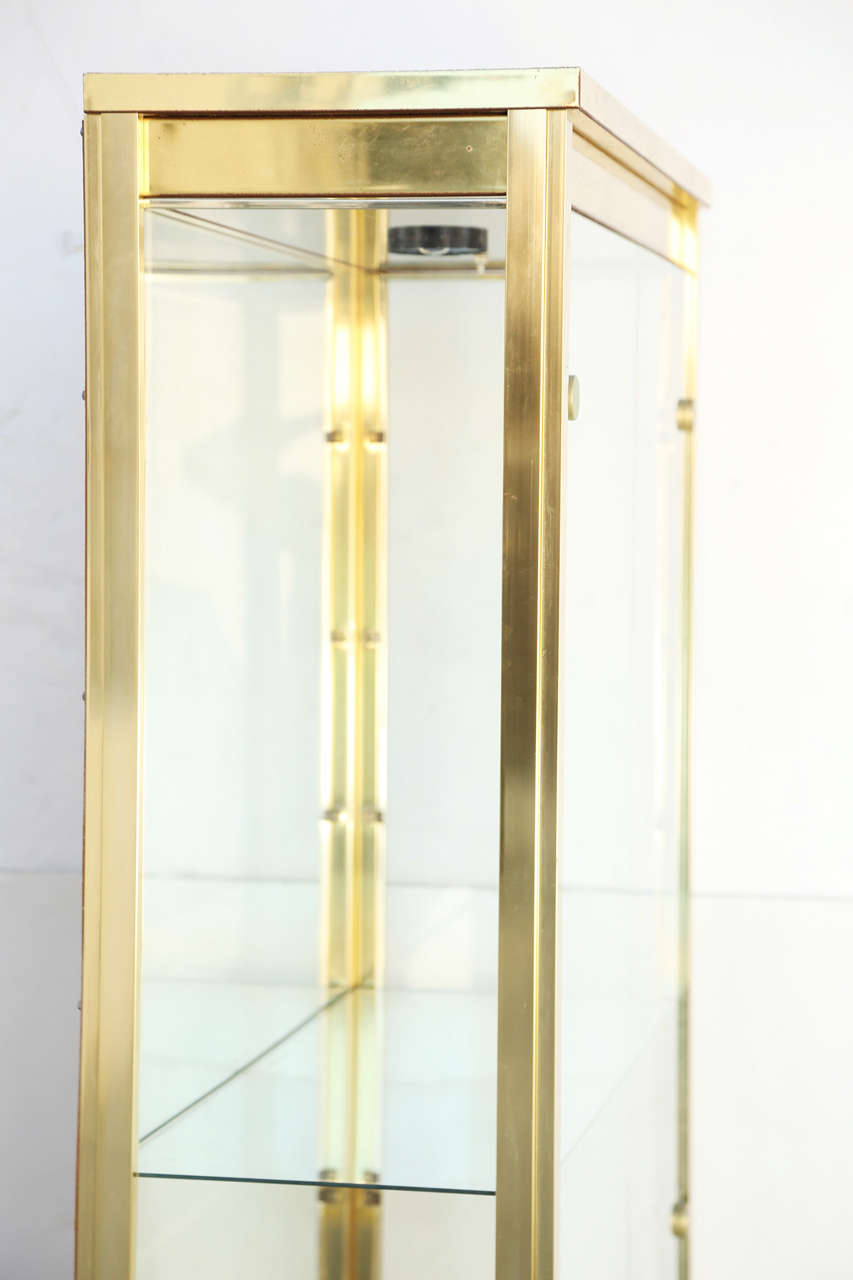 Mid-Century Brass and Glass Mastercraft Display Cabinet For Sale 5