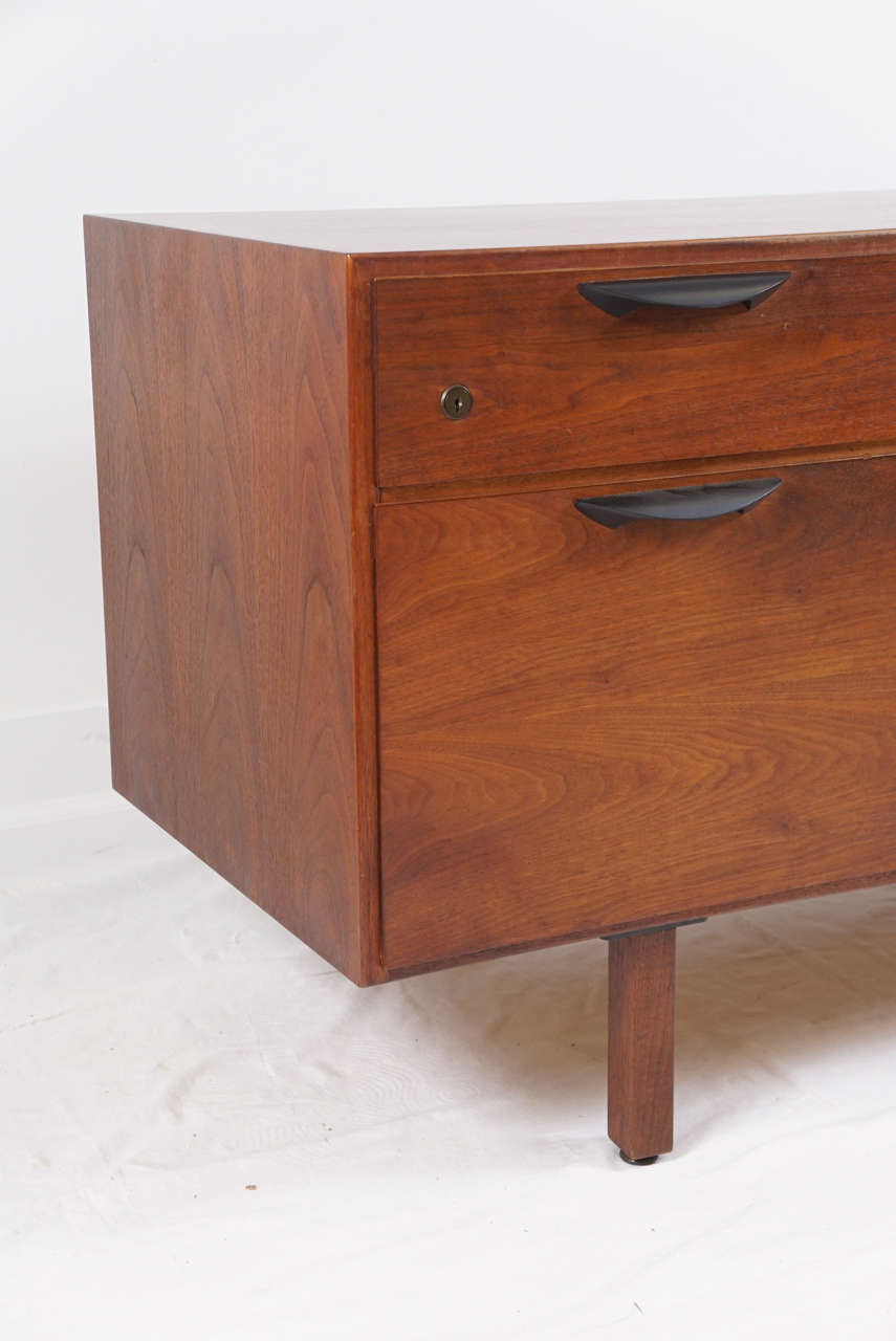 mid century modern Jens Risom Design teak cabinet In Excellent Condition In Canaan, CT