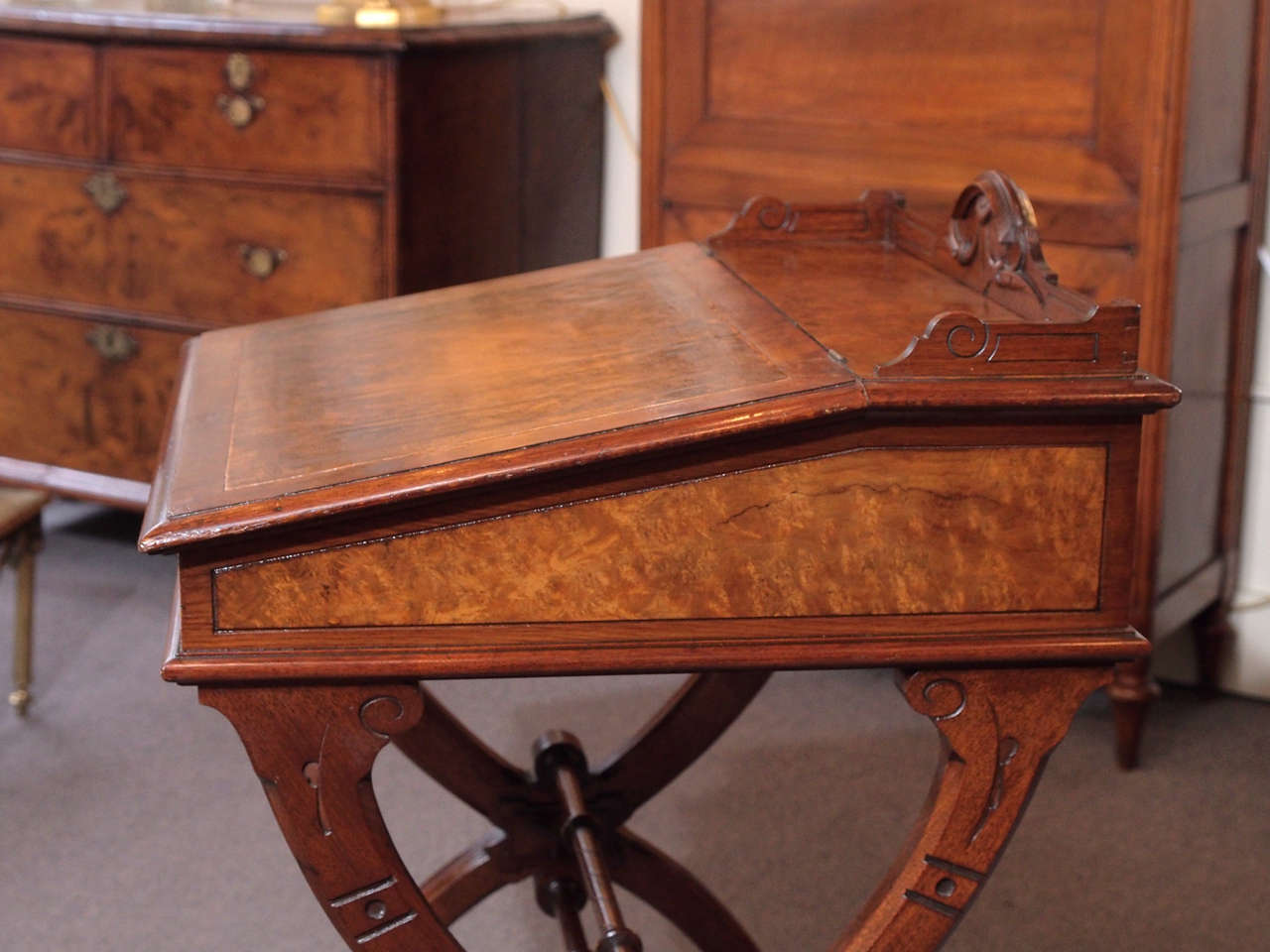 19th Century American Eastlake Davenport Desk, Burled Walnut In Good Condition In New Orleans, LA