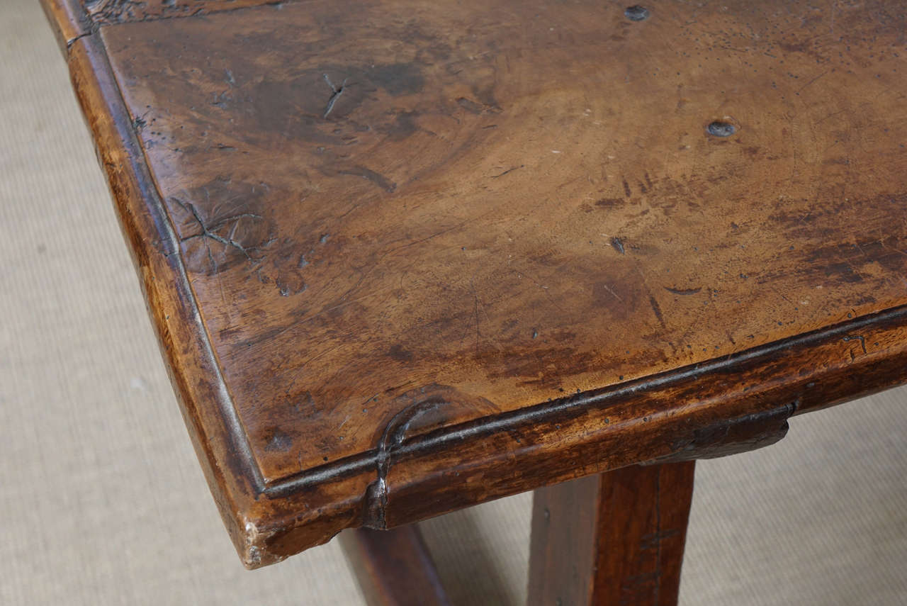 English Walnut Trestle Table In Good Condition For Sale In Millbrook, NY