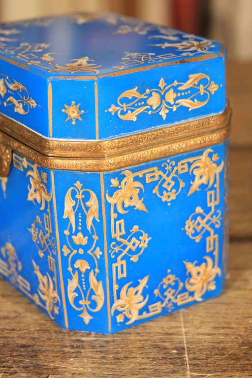19th Century Opaline Box In Good Condition In Seattle, WA