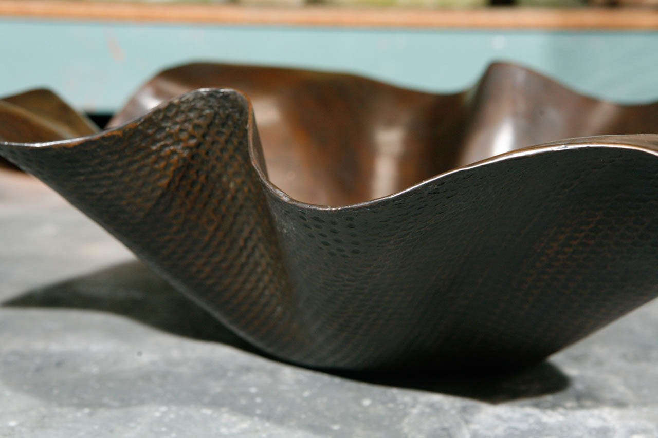 Large Bronze Handkerchief Planter In Excellent Condition For Sale In Culver City, CA