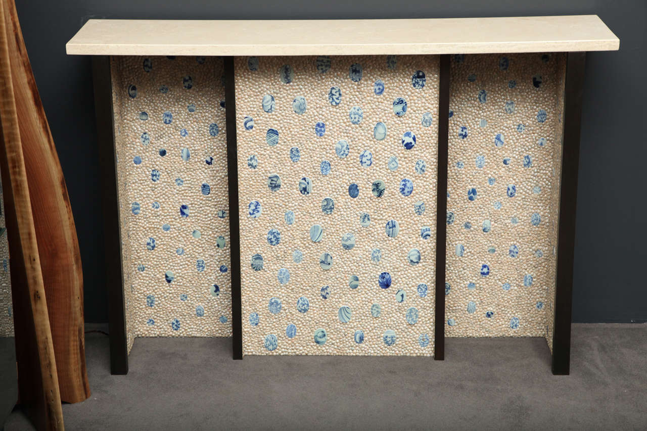 "Porcelaine"

A console table by Thomas Boog in patinated bronze with blue and white porcelain, pearlized shells, and a travertine top
