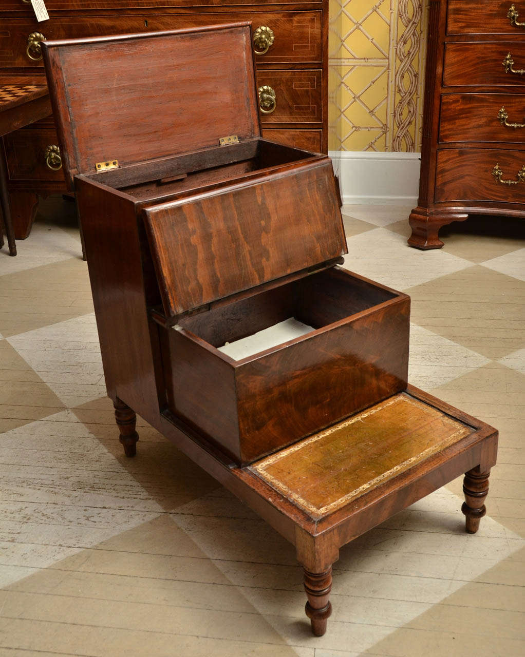 19th Century English Mahogany Library Steps In Excellent Condition For Sale In Southampton, NY