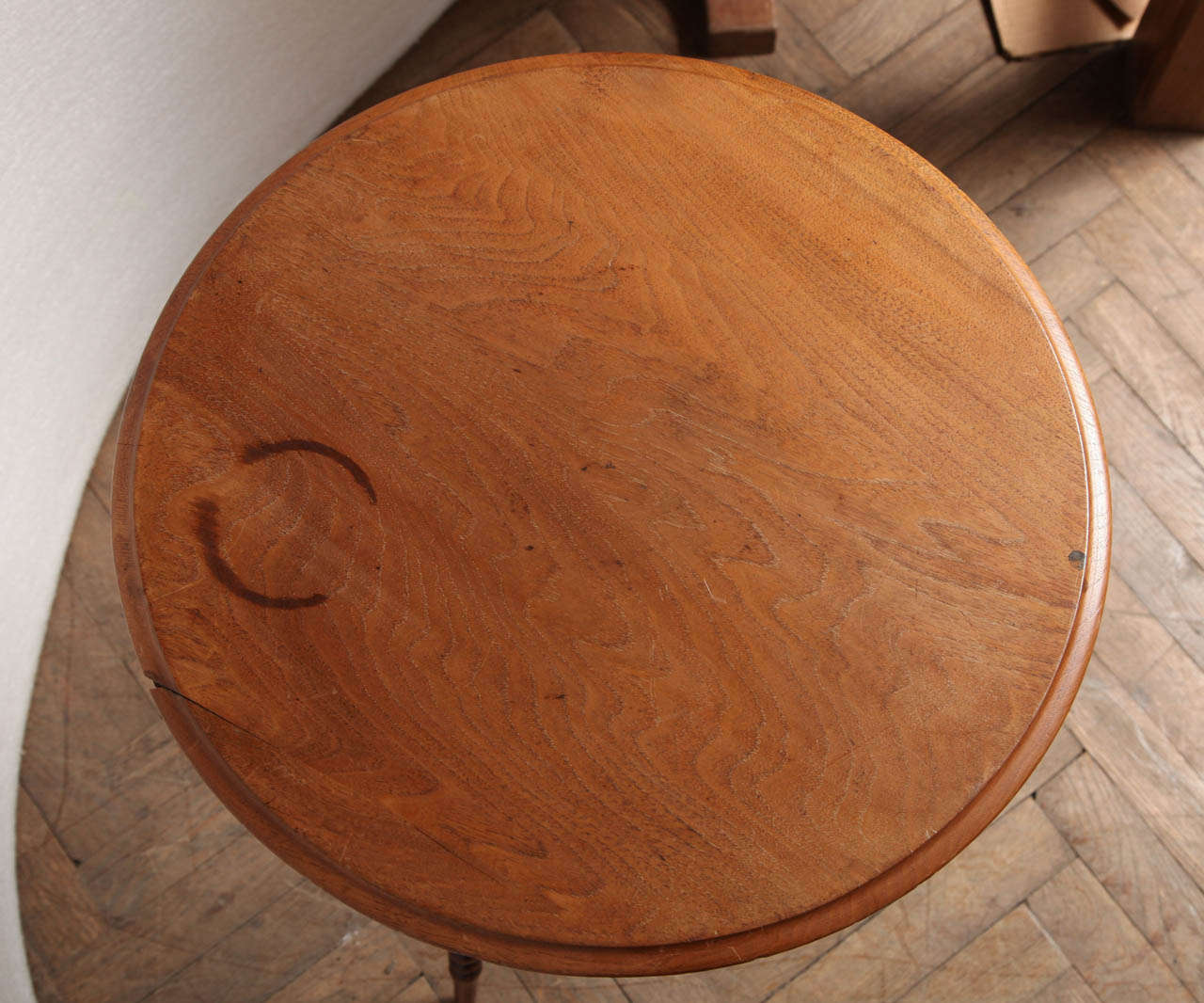 three leg table