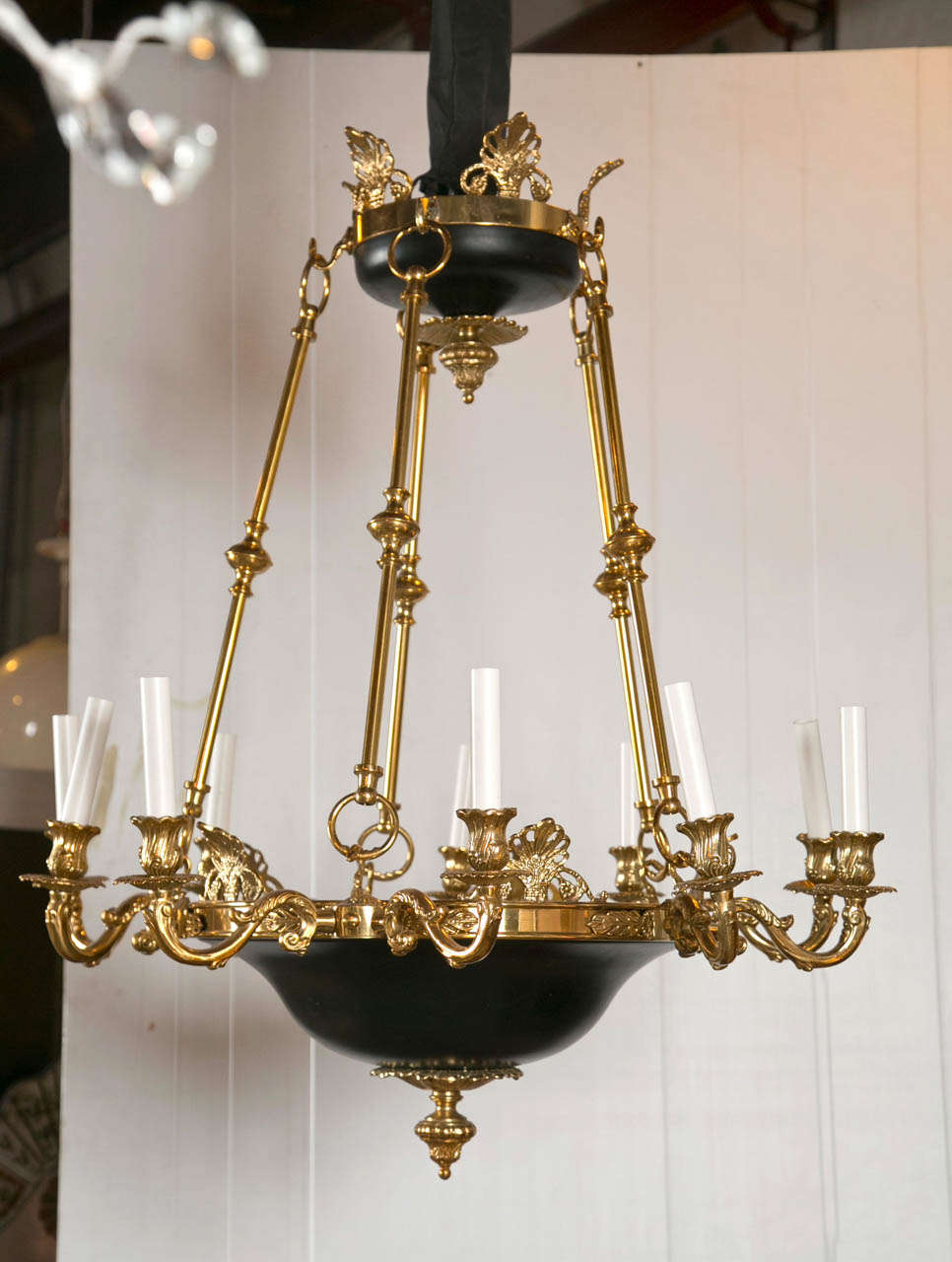 Beautiful Empire-style 10-light chandelier, 3rd quarter of 20th century, brass chains and arms, tole painted.