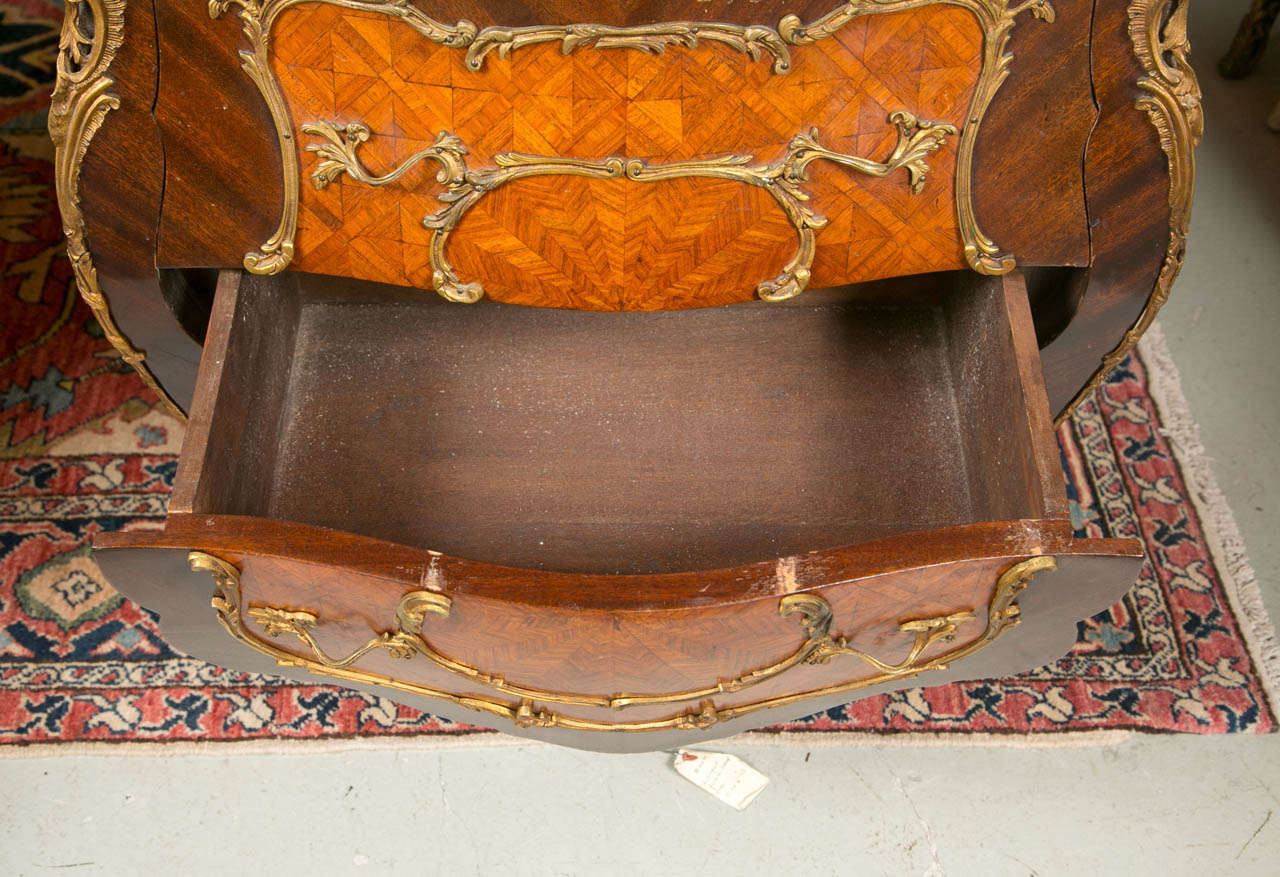 A Pair of French Bombe Marble Top Commodes / Nightstands 3