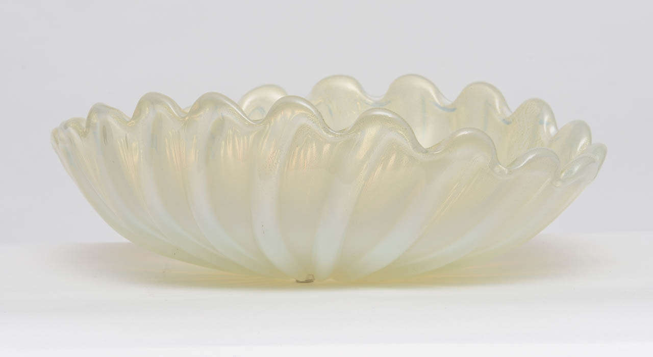 Italian Ercole Barovier Handblown Murano Glass Scalloped Centerpiece Shell Bowl
