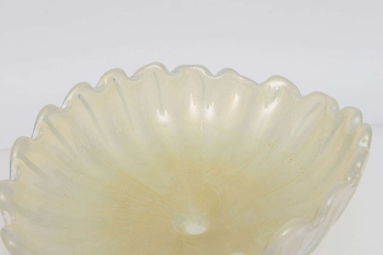 20th Century Ercole Barovier Handblown Murano Glass Scalloped Centerpiece Shell Bowl