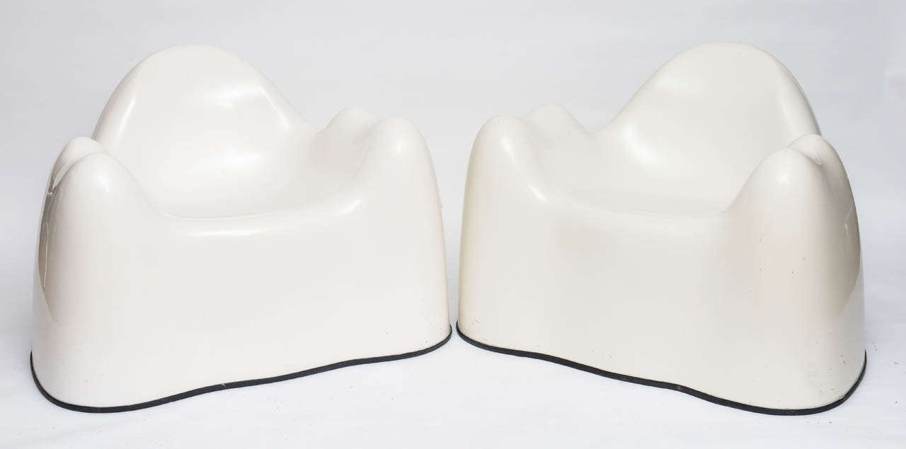 Pair of Wendell Castle Molar Group Arm Chairs In Good Condition In Miami, FL