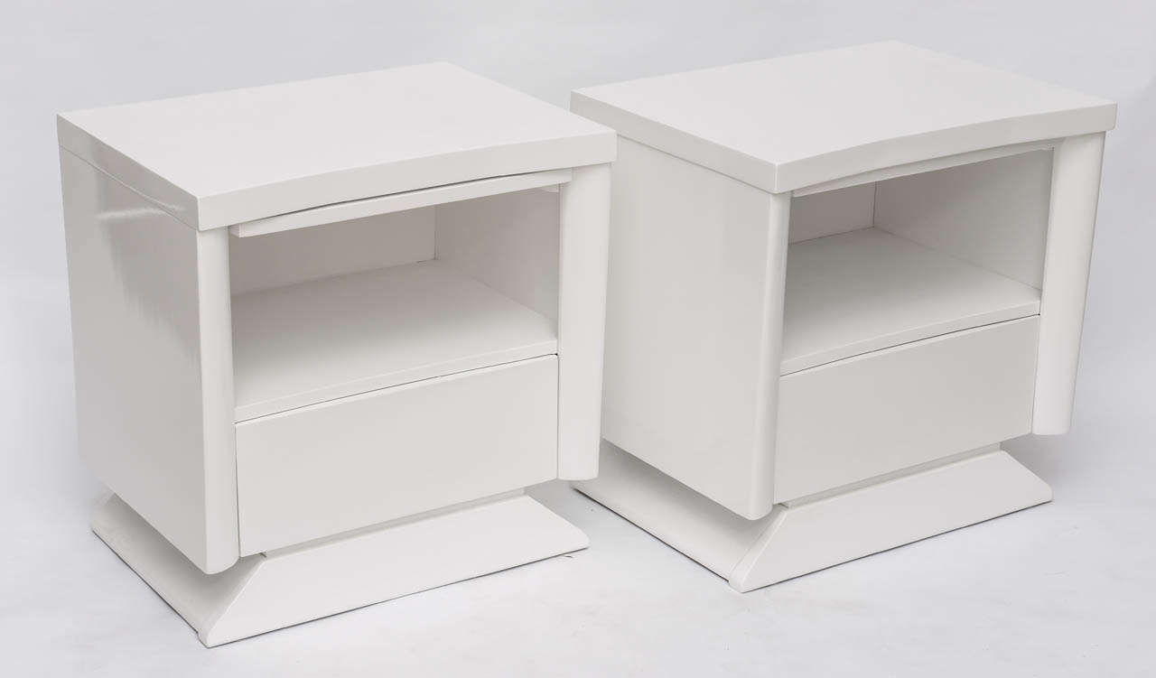 Unknown Pair of Mid Century Modern 1960's White Lacquered Bedside Tables