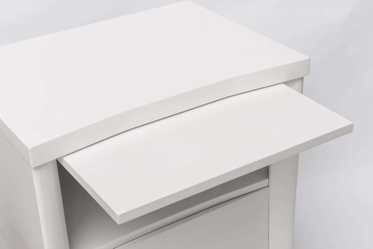 Wood Pair of Mid Century Modern 1960's White Lacquered Bedside Tables