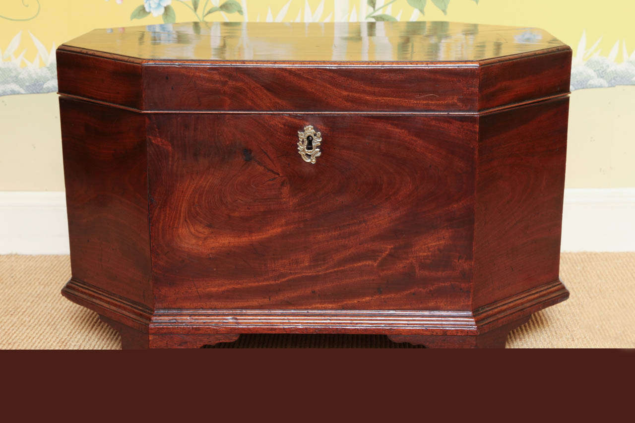 Fine Early Chippendale Period Flame Grain Mahogany Octagonal Cellarette, the parquetry inlaid molded top with string banding, opening to a fitted interior with modern custom brass liner, retaining the original brass bale carrying handles to the