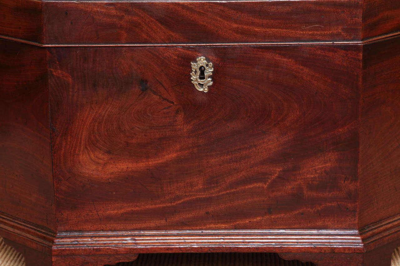 British Chippendale Period Flame Grain Mahogany Octagonal Cellarette, English circa 1760