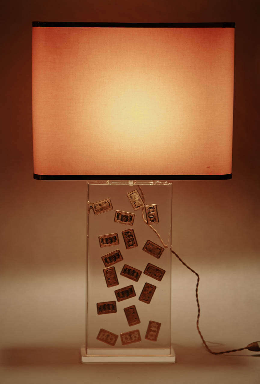 Lampe de bureau des années 1980 avec inclusions en lucite de Romeo en vente 2