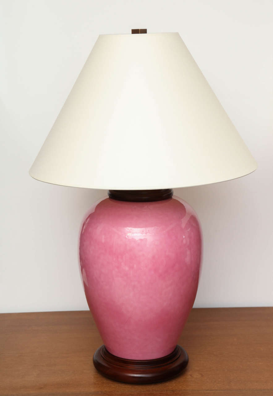Italian Pair of Urn Shaped Ceramic Rose Colored Table Lamps, Italy, circa 1970s For Sale