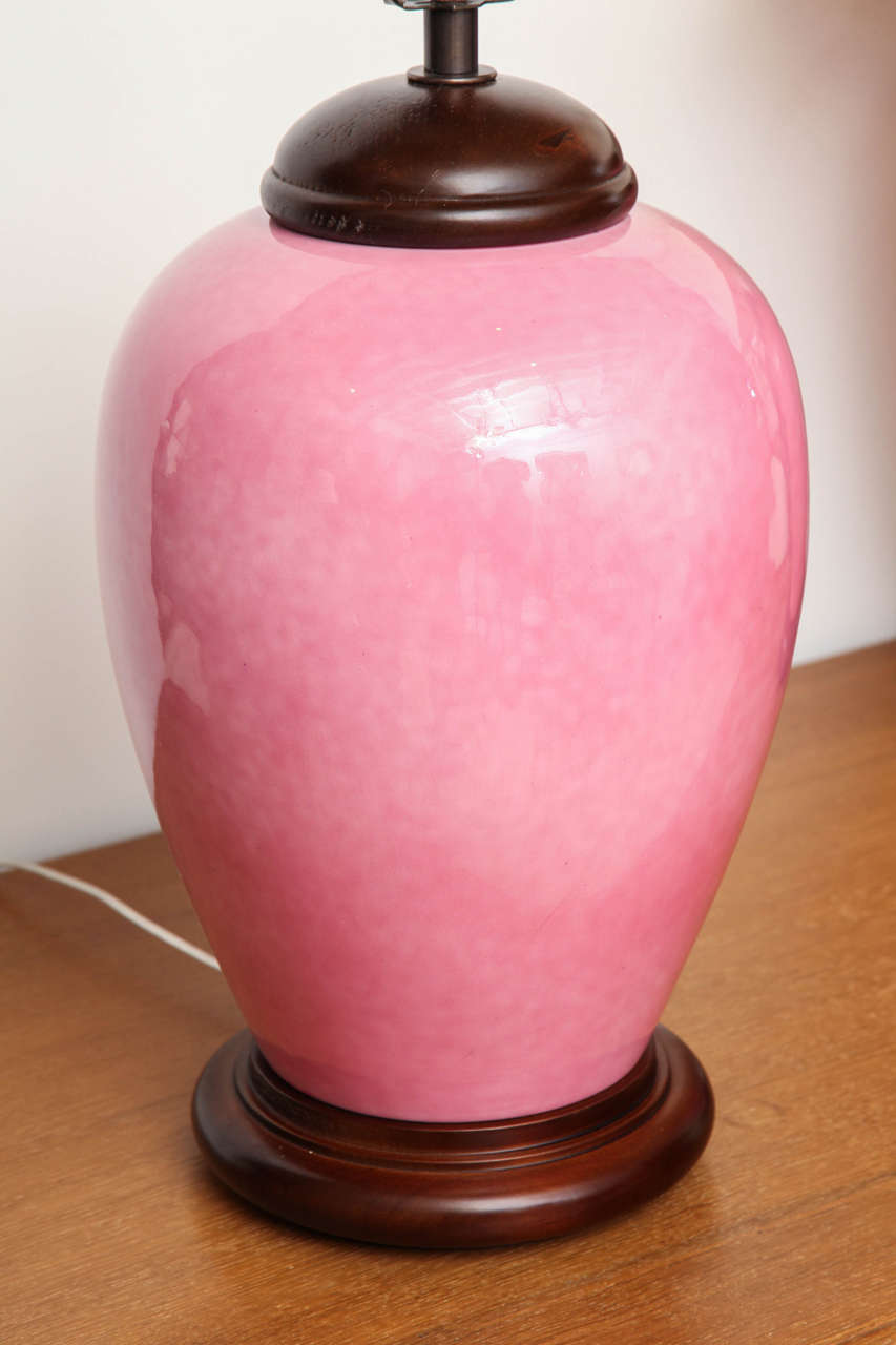 Late 20th Century Pair of Urn Shaped Ceramic Rose Colored Table Lamps, Italy, circa 1970s For Sale
