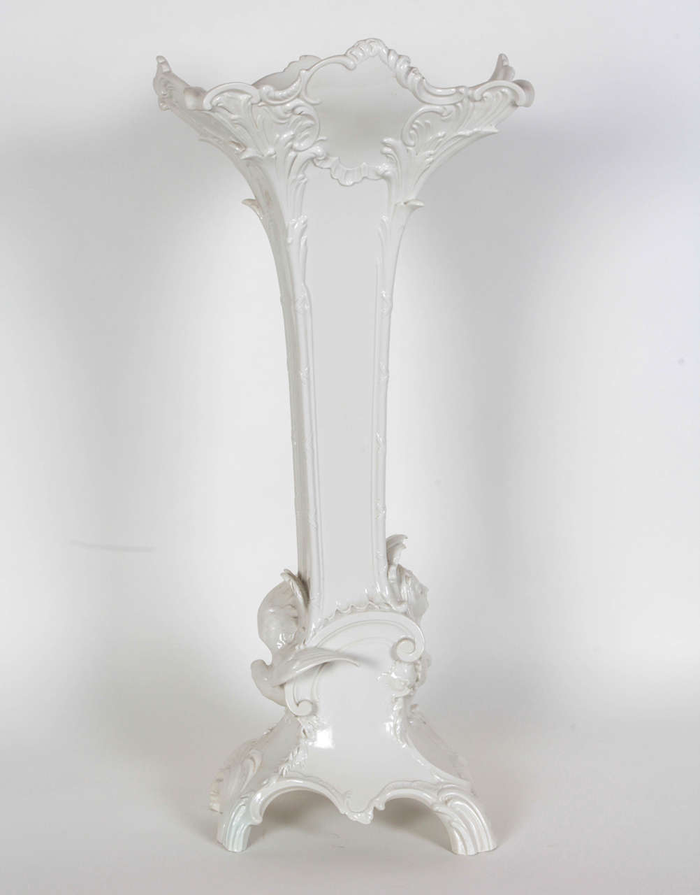 Porcelaine Grand vase en porcelaine Blanc de Chine Berlin en vente