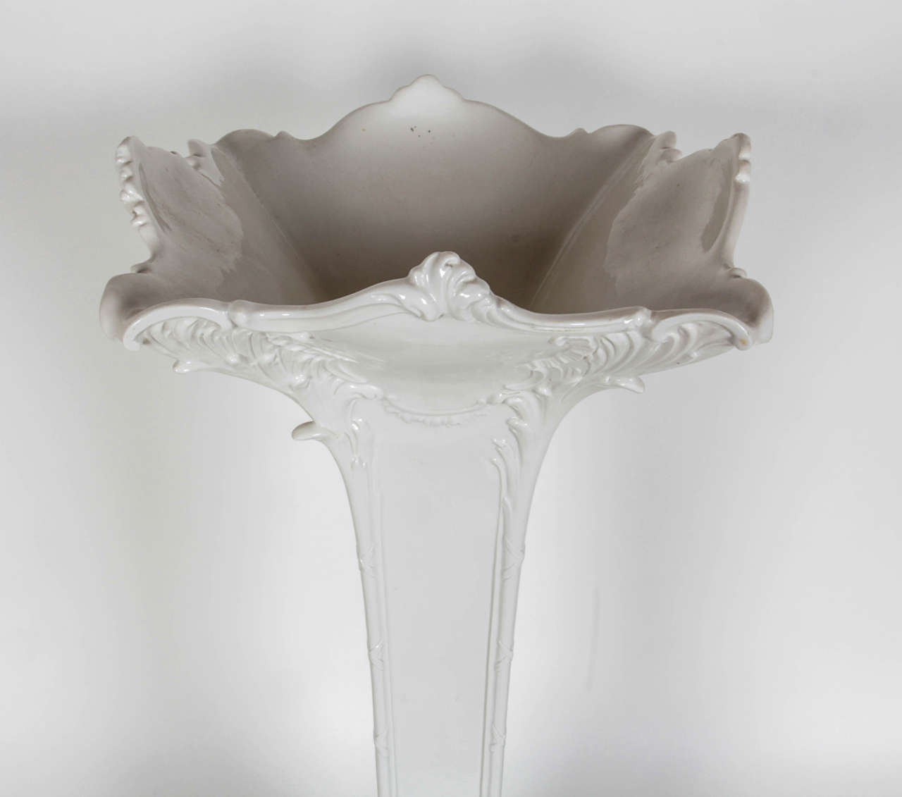 Grand vase en porcelaine Blanc de Chine Berlin en vente 2