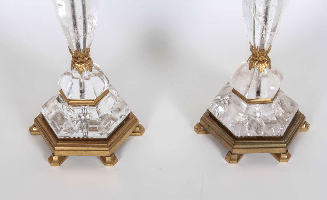 Français Paire de chandeliers français en cristal de roche et bronze doré Circa 1950 en vente