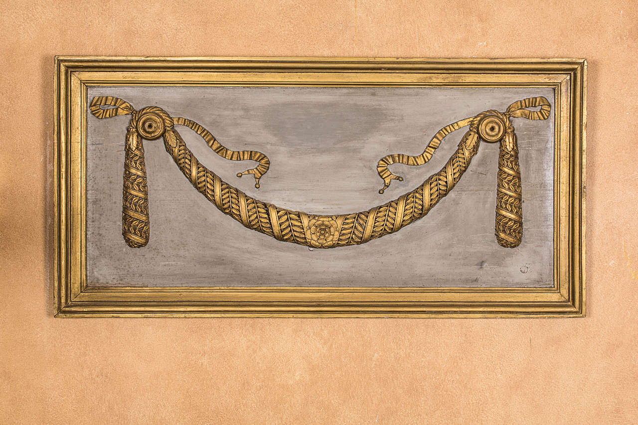 Pannello neoclassico dipinto e dorato alla maniera di Giuseppe Maria Bonzanigo, 1790 circa.