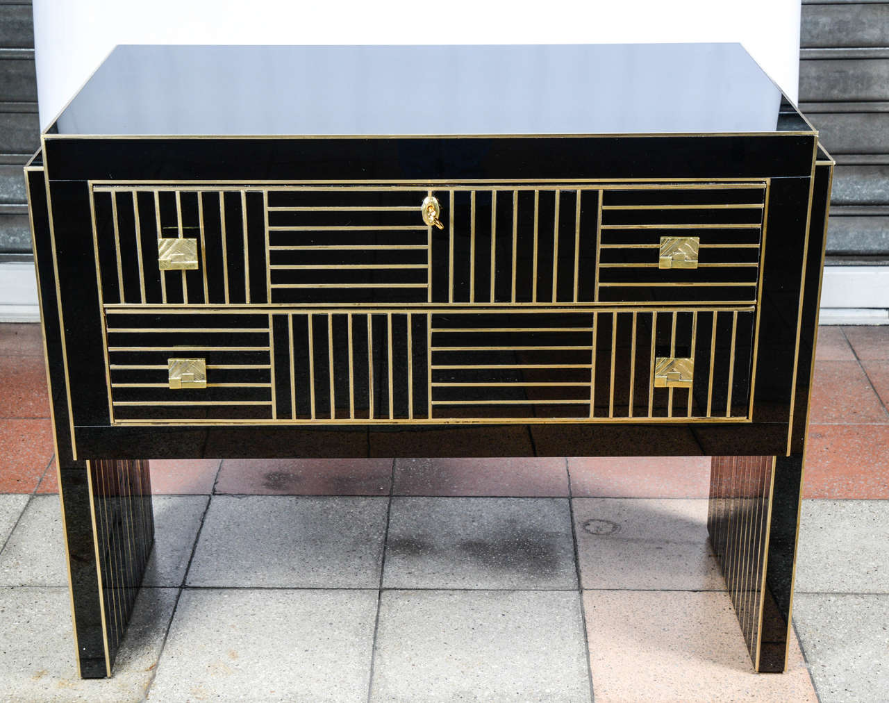Commode in Black Mirror and Brass. In Excellent Condition In Saint ouen, FR