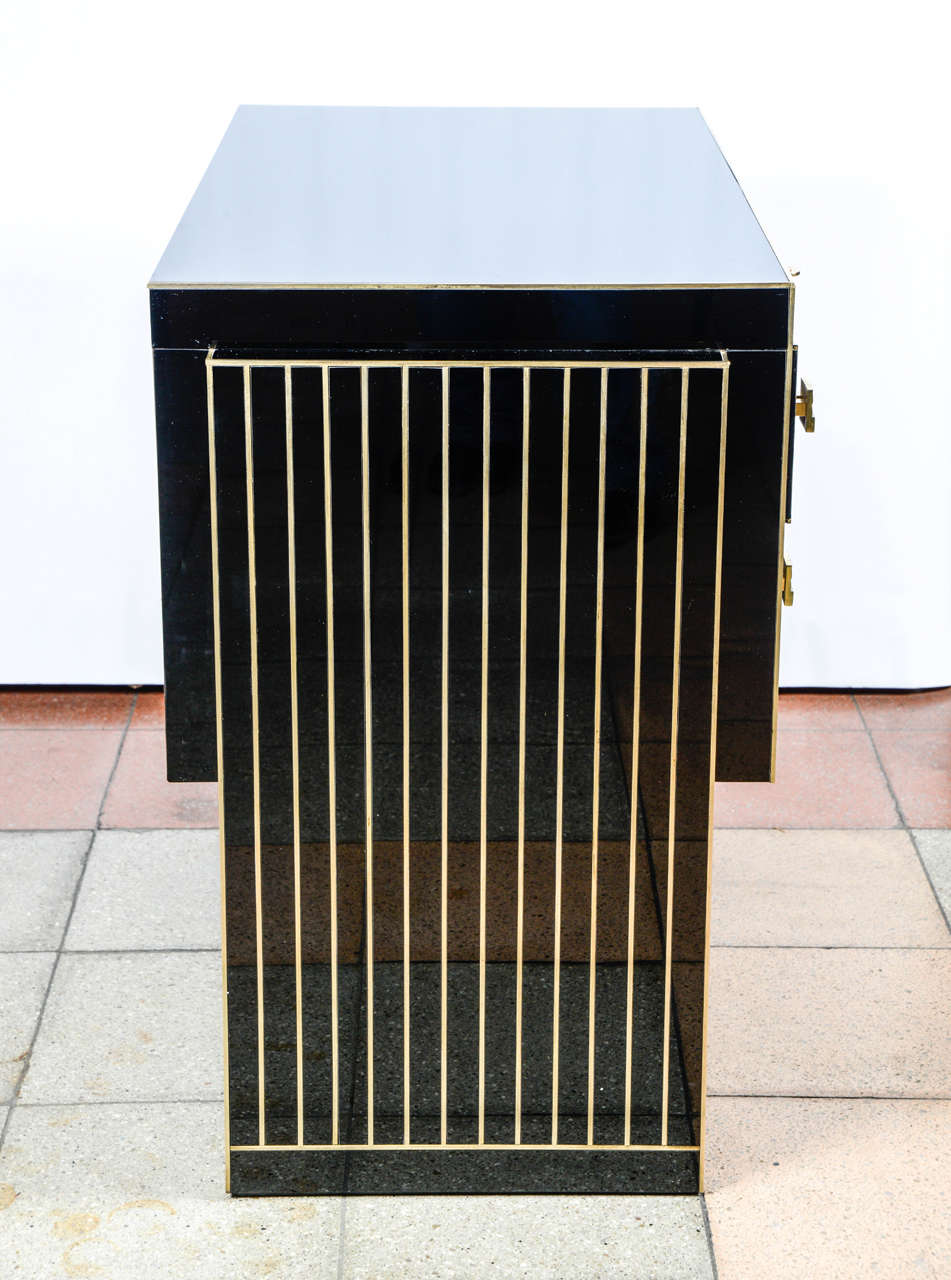 Commode in Black Mirror and Brass. 4