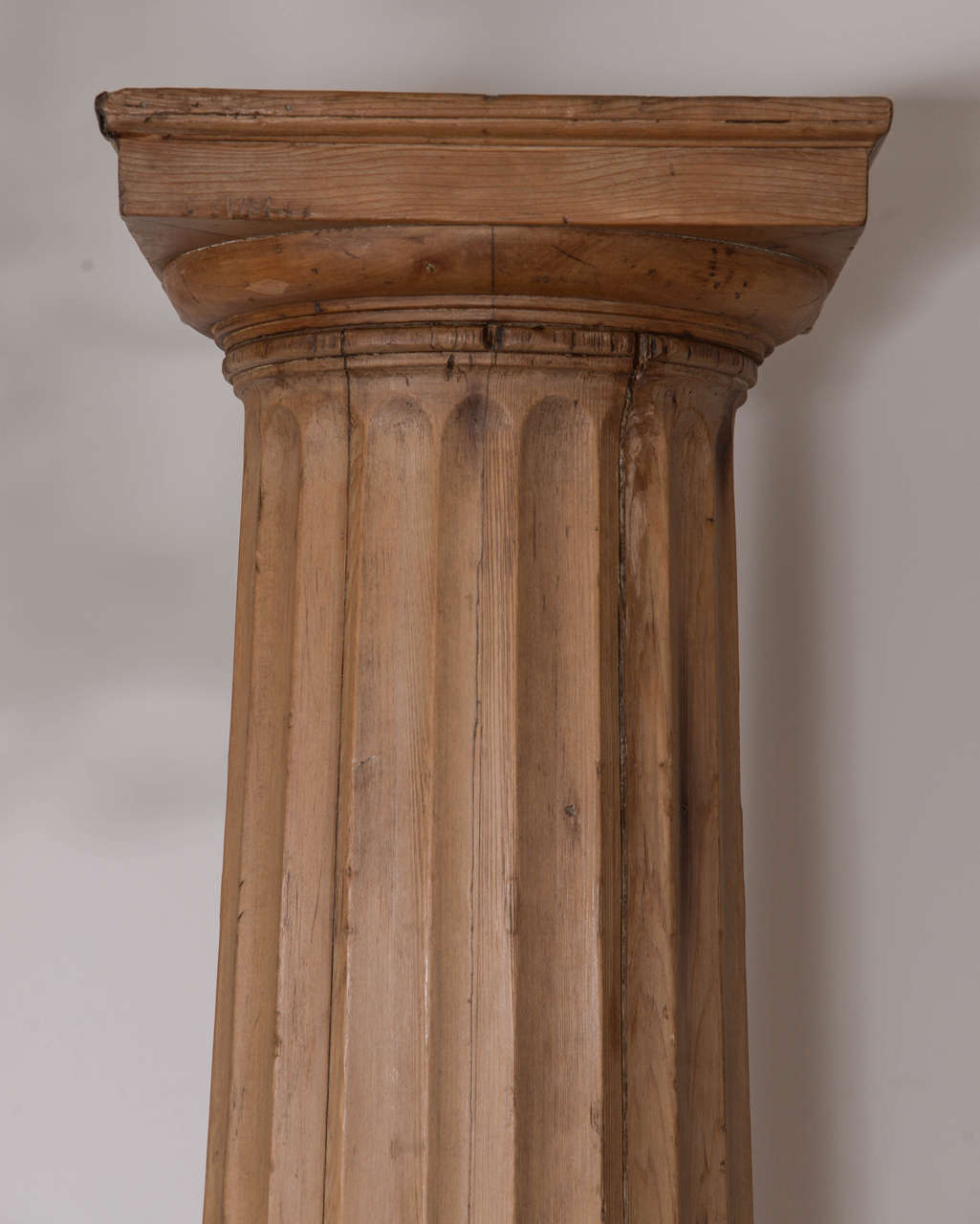 Pair of 19th Century Fluted Pine Columns In Excellent Condition In Houston, TX