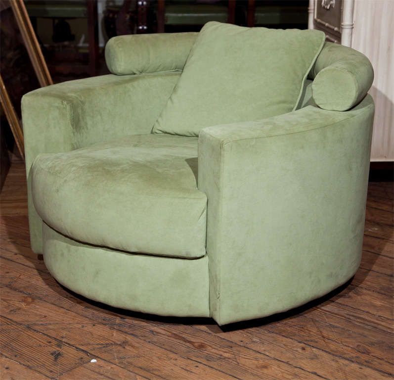 PAIR OF ROCHE BOBOIS ROUND SWIVEL CHAIRS. RECENTLY RECOVERED IN<br />
LIME GREEN ULTRA SUADEL