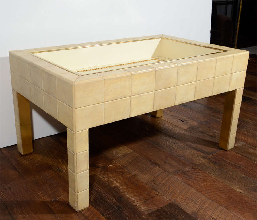 Italian Guglielmo Ulrich, Parchment display table, Italy, c. 1937