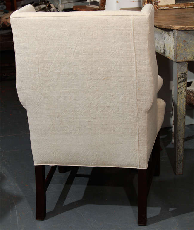 Small Wingback in Linen 3