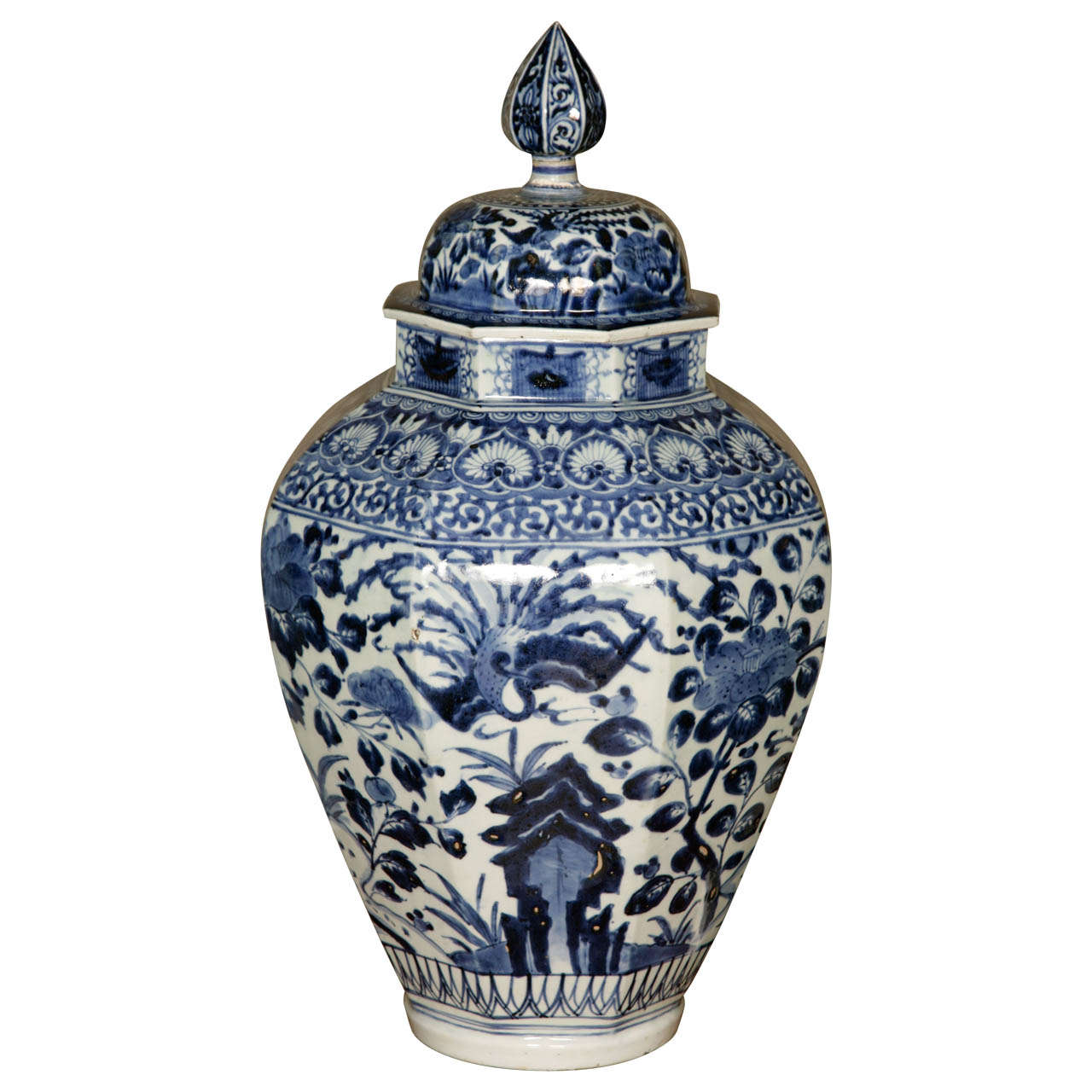 17th Century Anese Octagonal Arita Blue And White Vase At 1stdibs 17th Century Anese Octagonal Arita Blue And White Vase For