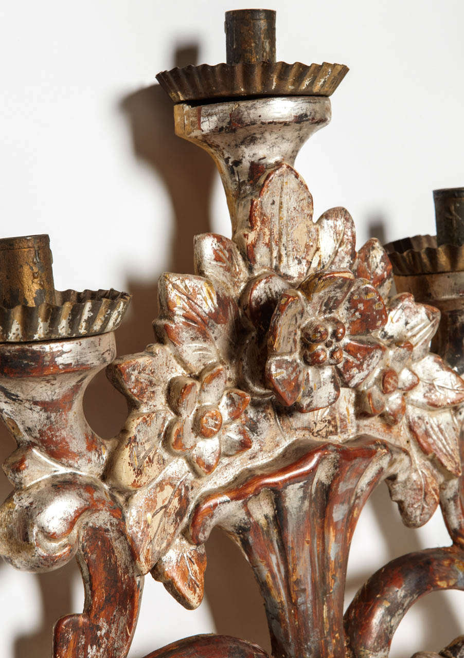 18th Century Pair of Mecca Silver Gilt and Carved Wood Italian Sconces For Sale 3