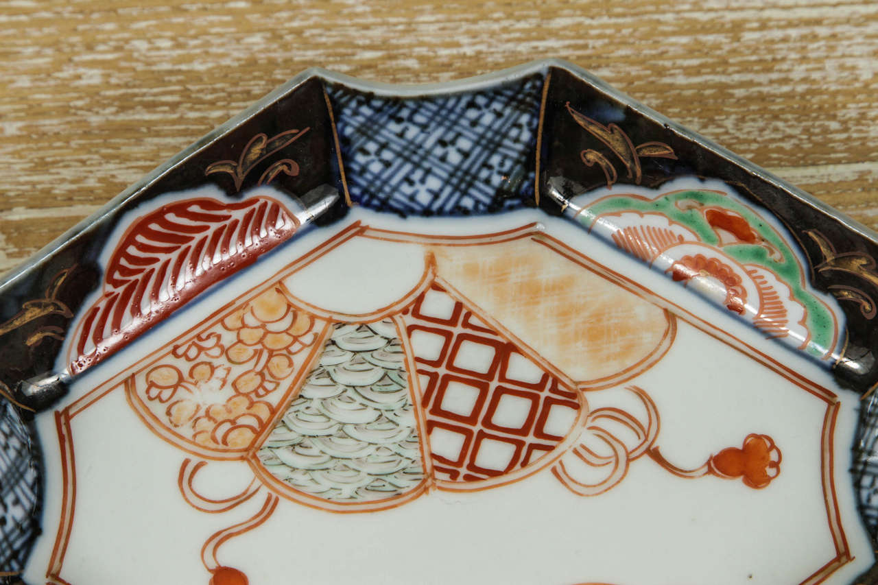 Pair of Japanese Imari Sauce Dishes, circa 1900 In Excellent Condition In Los Angeles, CA