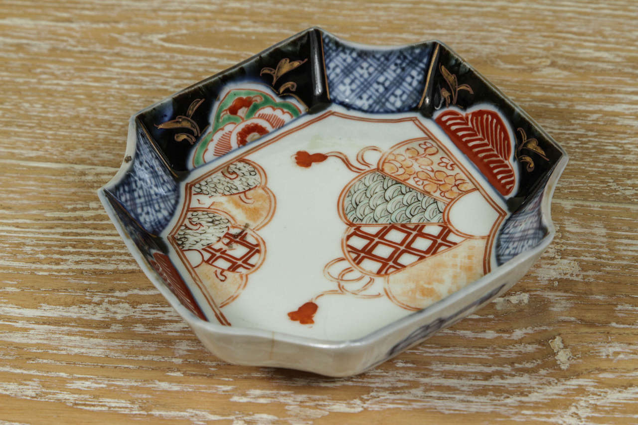 Pair of Japanese Imari Sauce Dishes, circa 1900 2