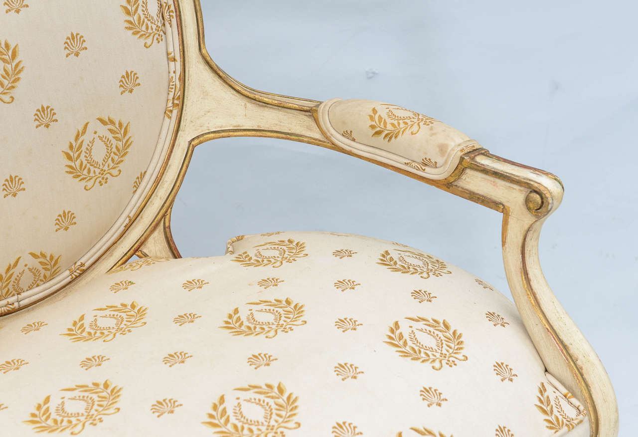 Pair of Painted and Parcel Gilt Italian Armchairs For Sale 2