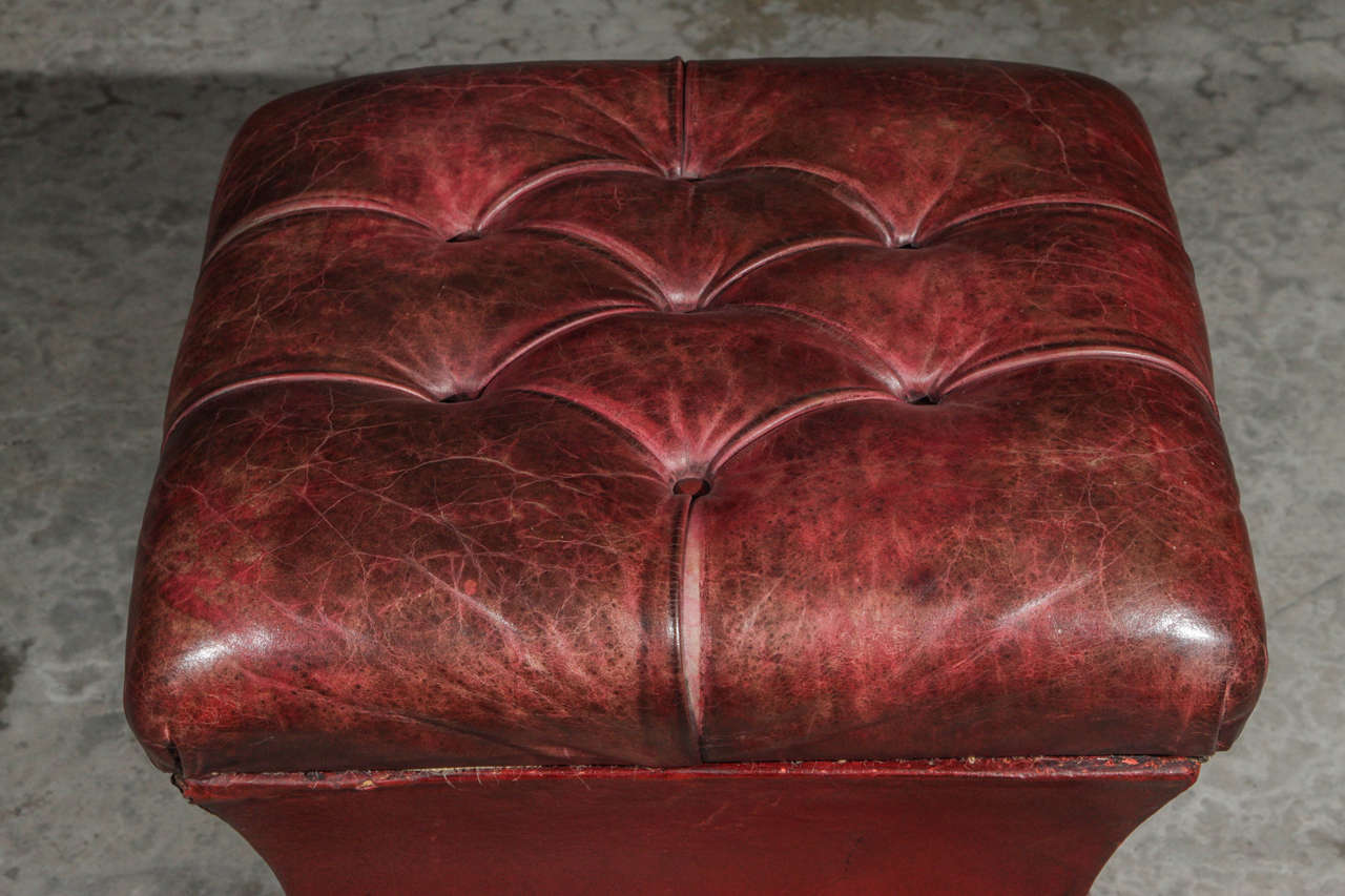 19th Century English Red Leather Ottoman In Good Condition In Los Angeles, CA