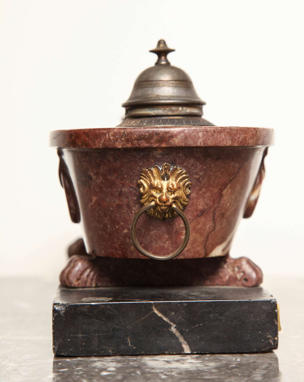 19th Century Roman Style Bath-Inkwell in Marble and Bronze In Good Condition In New York, NY
