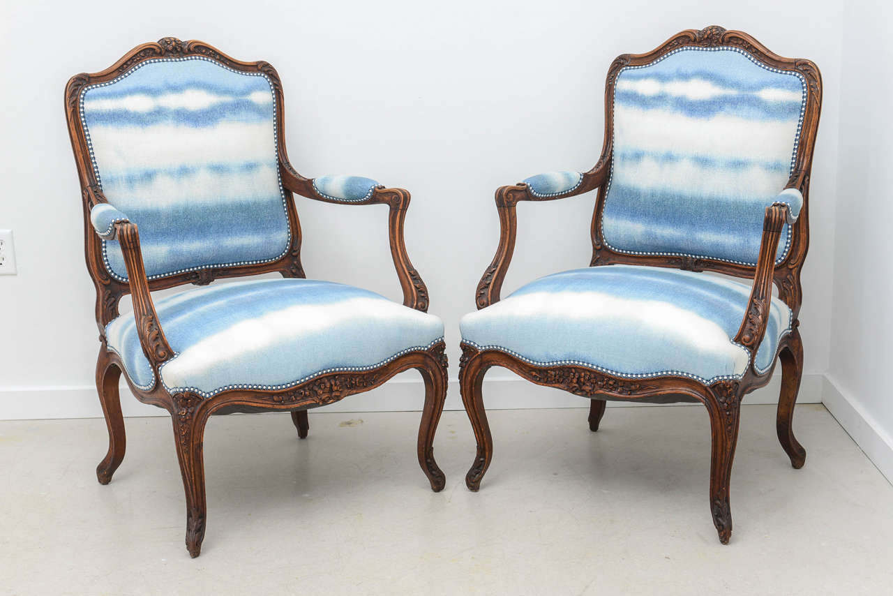 Pair of Bergères with Sky Blue Upholstery In Excellent Condition In West Palm Beach, FL