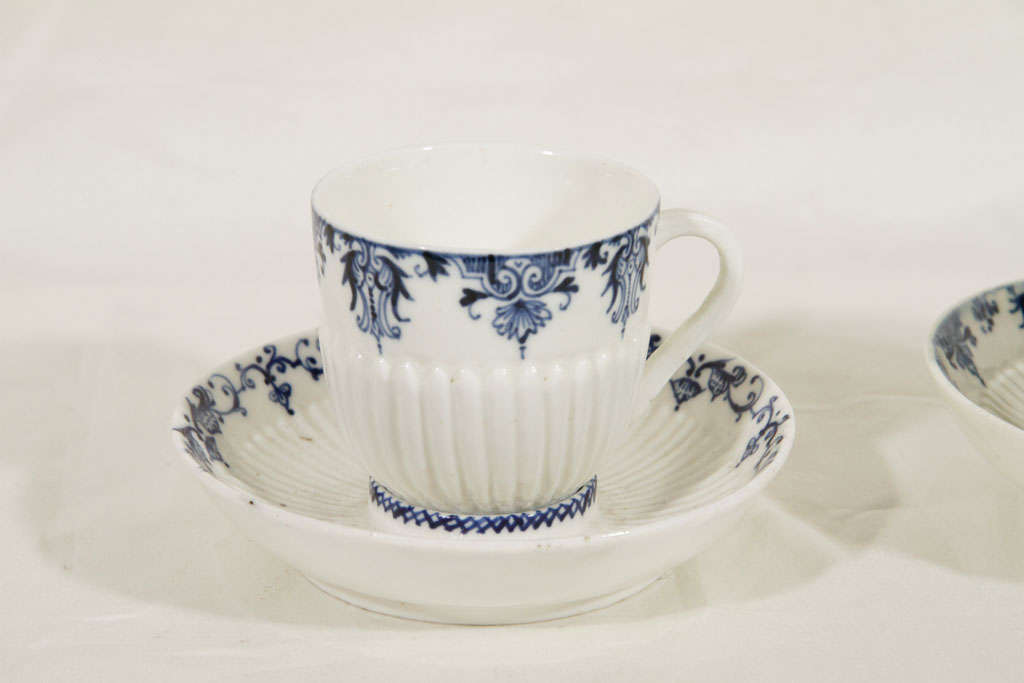 The porcelain produced in Saint-Cloud was influenced by late Ming blue and white porcelain and its motifs were based on Chinese originals. According to W.B.Honey the typical blue-painted Saint-Cloud Porcelain 
