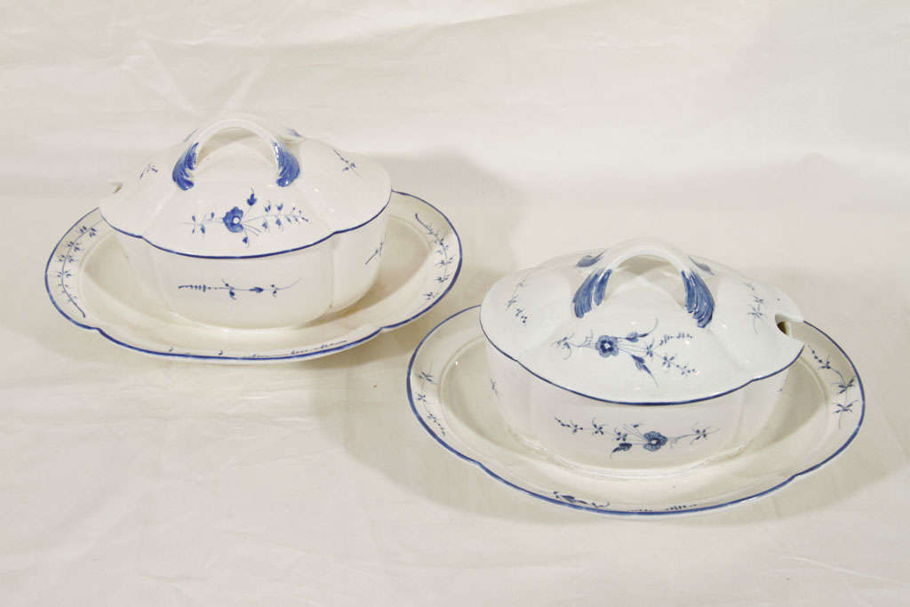 A Pair of 18th Century Chantilly Porcelain Blue and White Small Tureens 4