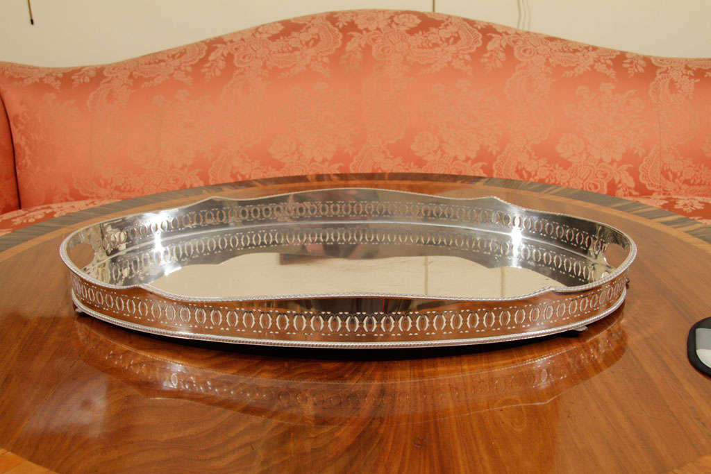 Silver plated oval tray with pierced gallery and handles<br />
Ca. 1900