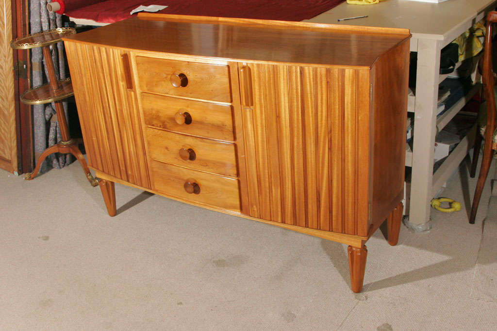 Gordon Russell walnut sideboard with mahogany interior , England circa 1940 For Sale 2