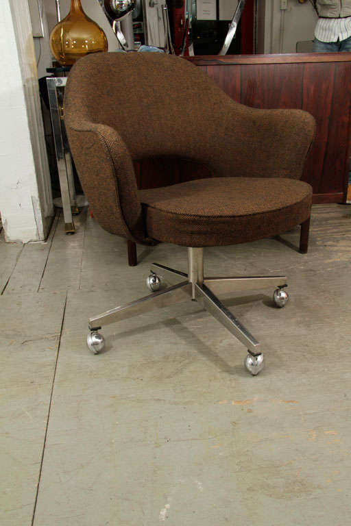 Classic Saarinen Executive Chair on Casters 1