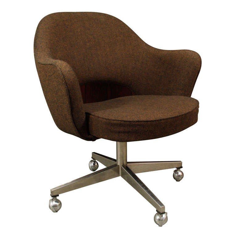 Classic Saarinen Executive Chair on Casters