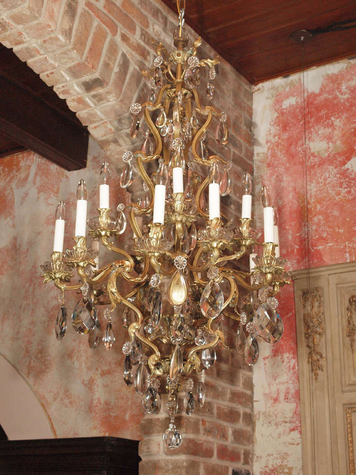 Finest quality antique French crystal and bronze d'ore 20-light chandelier. Period Napoleon III.