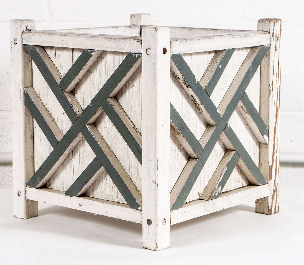 A Pair of Boxed Planters with Lattice Motif In Good Condition For Sale In Hudson, NY